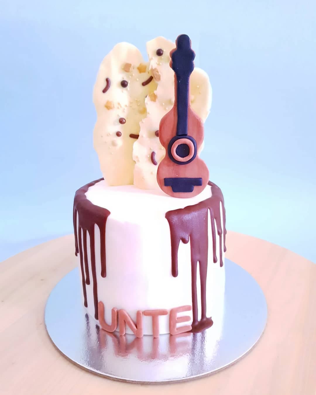 Guitar Drip Cake
