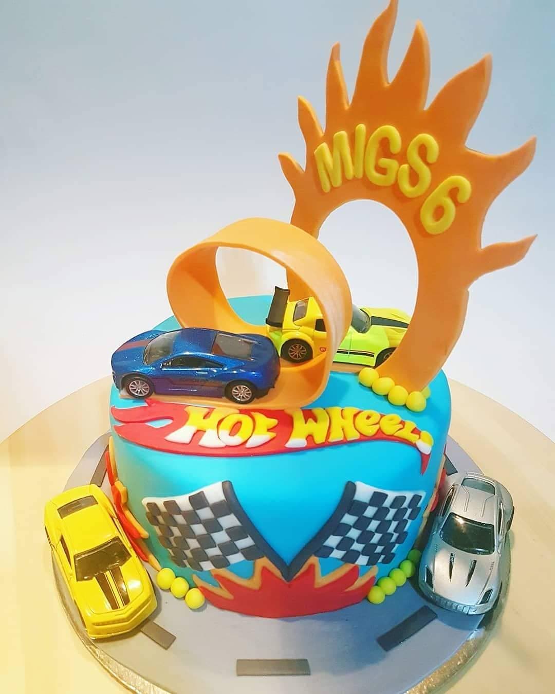 Hot Wheels Cake