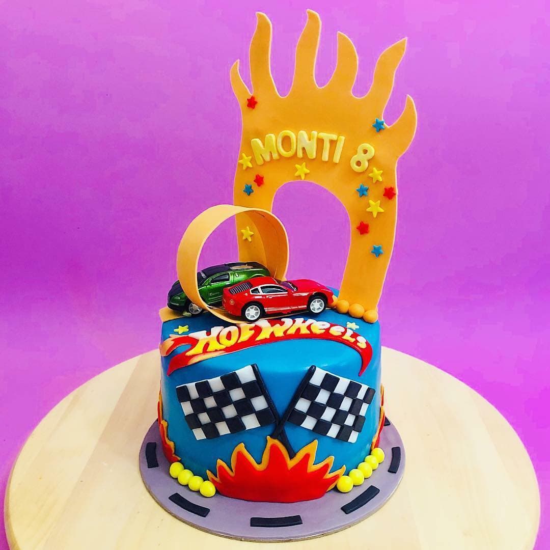 Hot Wheels Cake