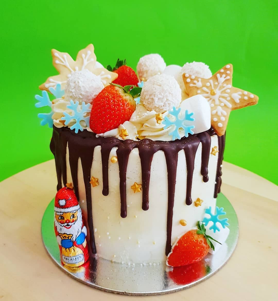Christmas Drip Cake