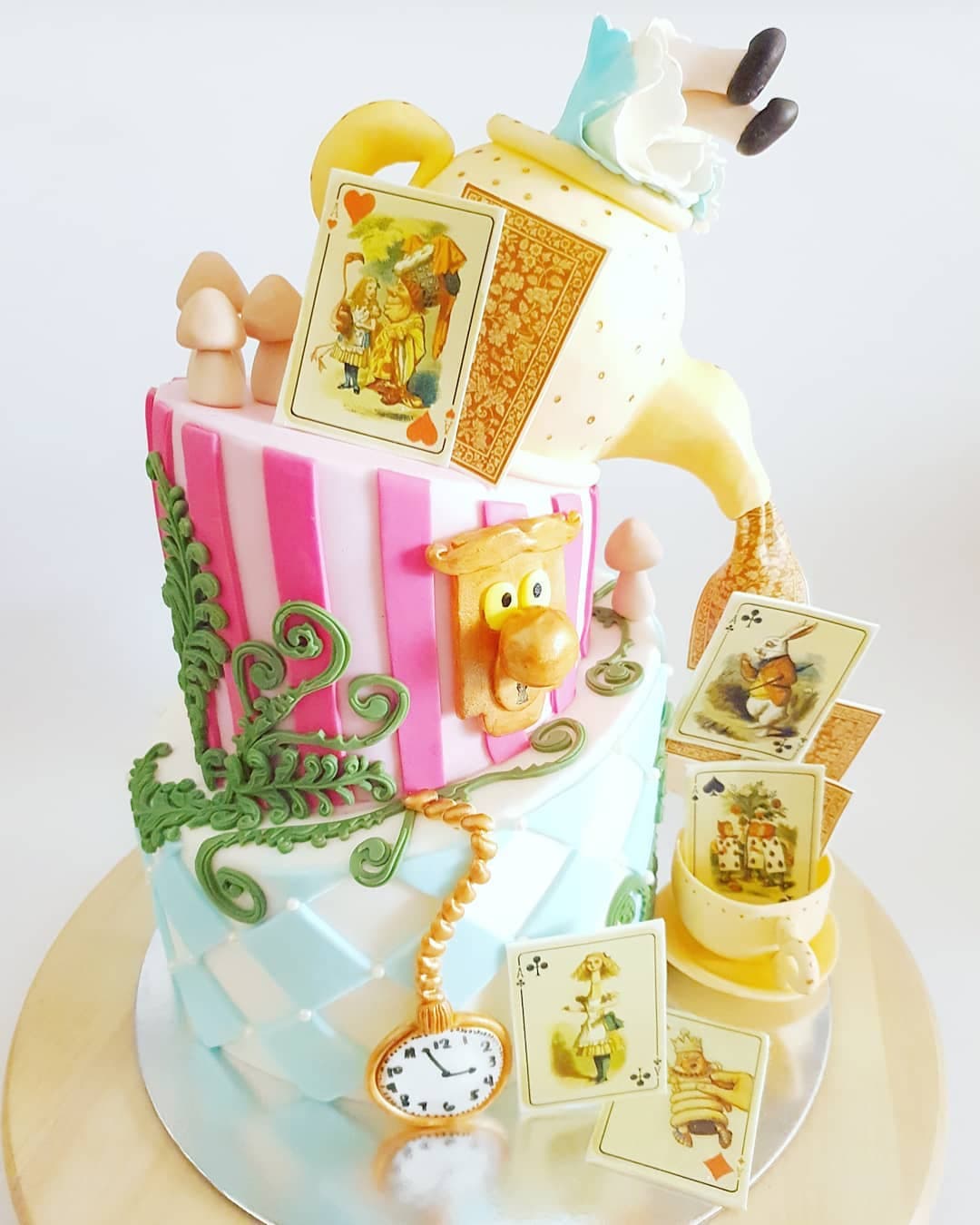 Alice Wonderland Cake