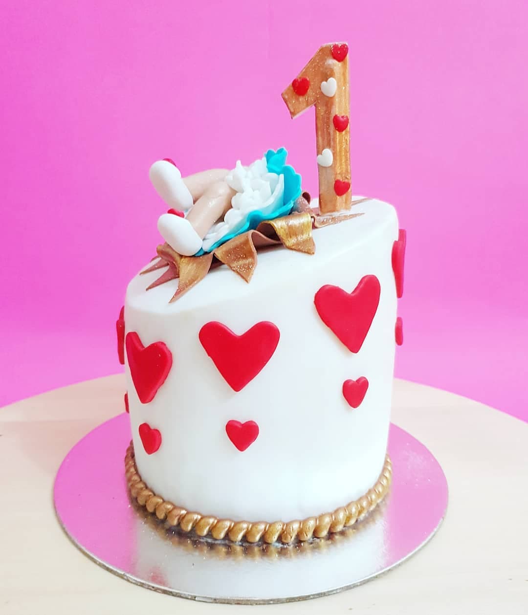 Alice Smash Cake