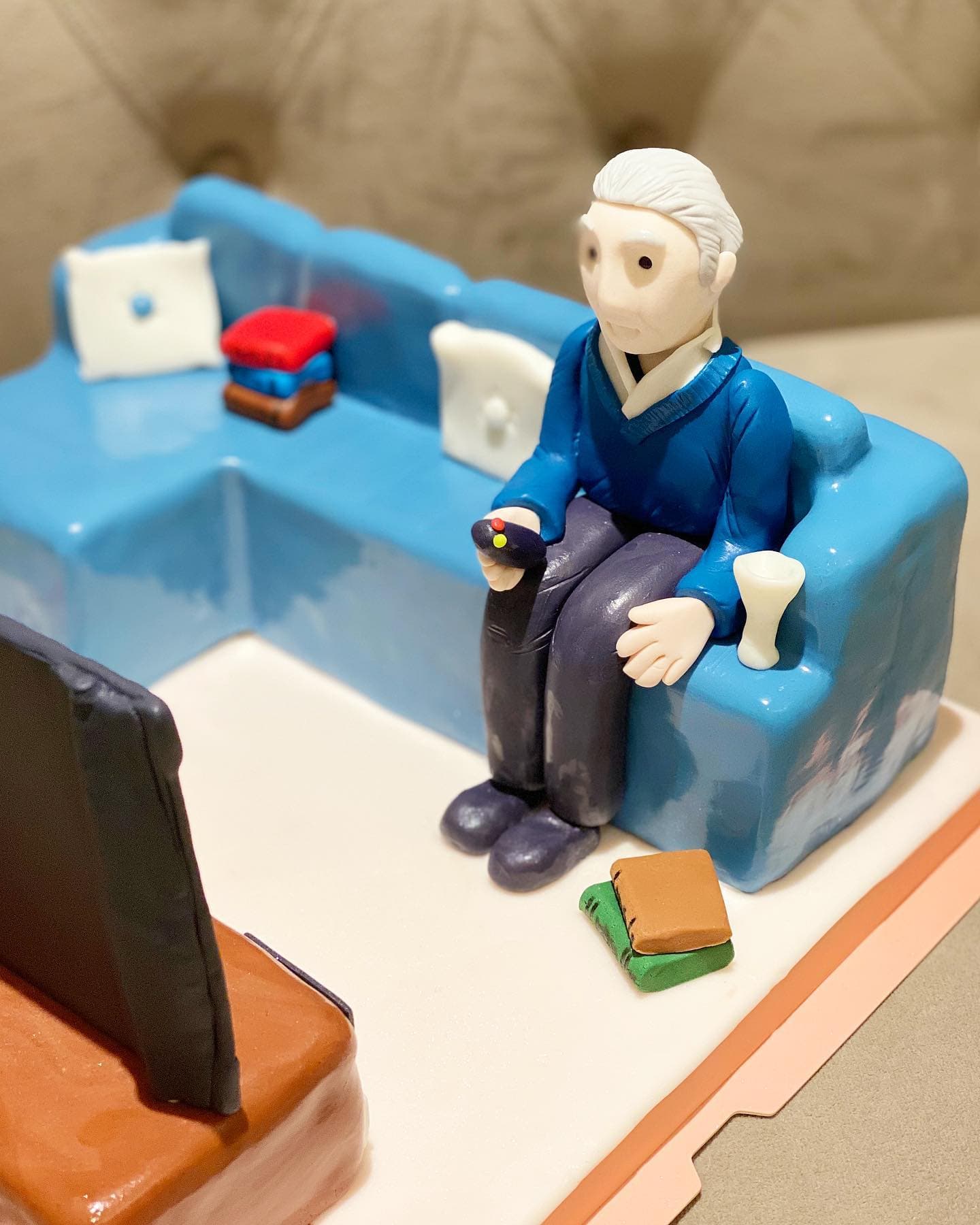 8 Out Of 10 Cats Cake