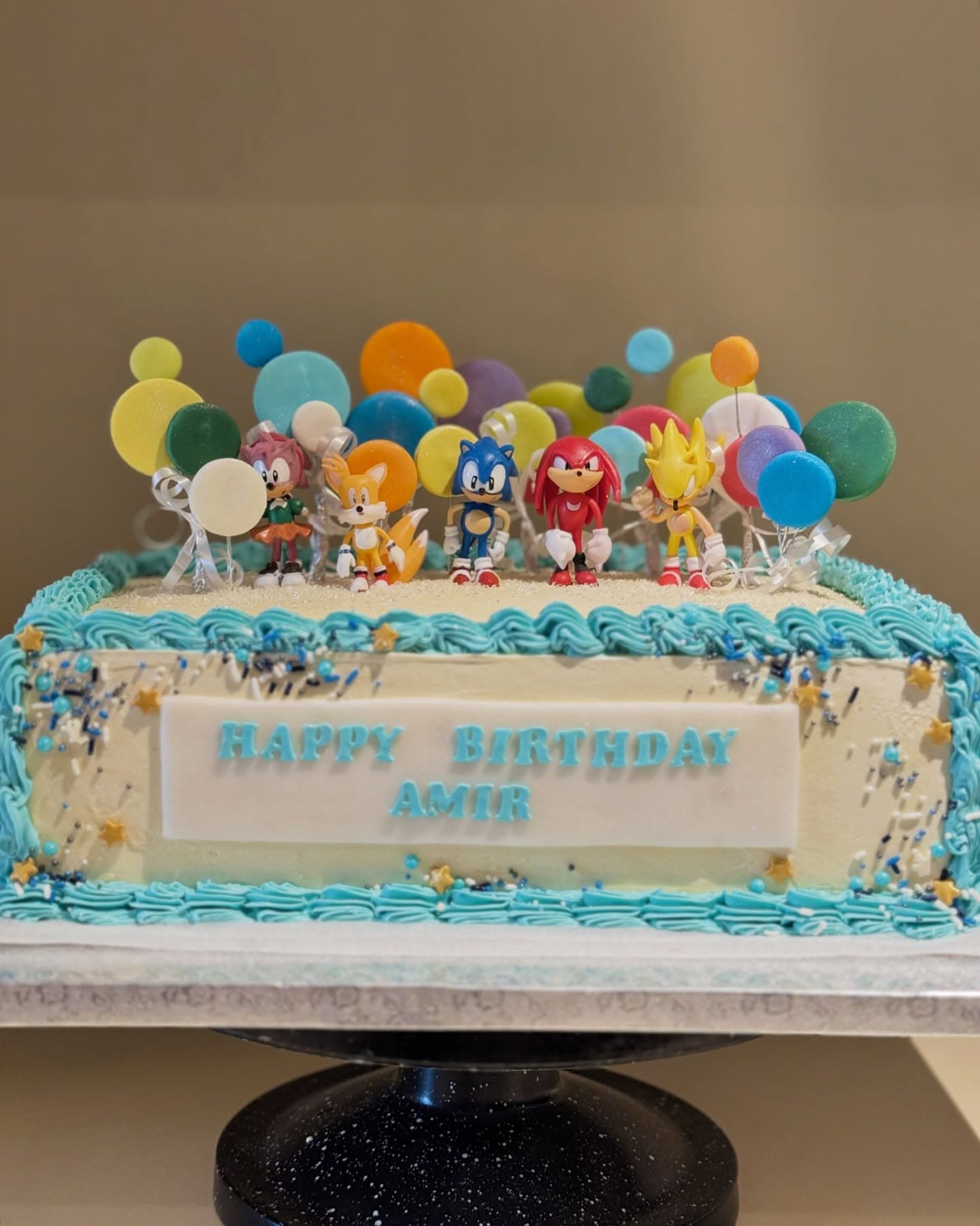 Sonic Balloon Cake